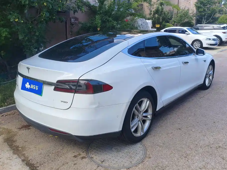 Tesla Model S — миниатюра 3