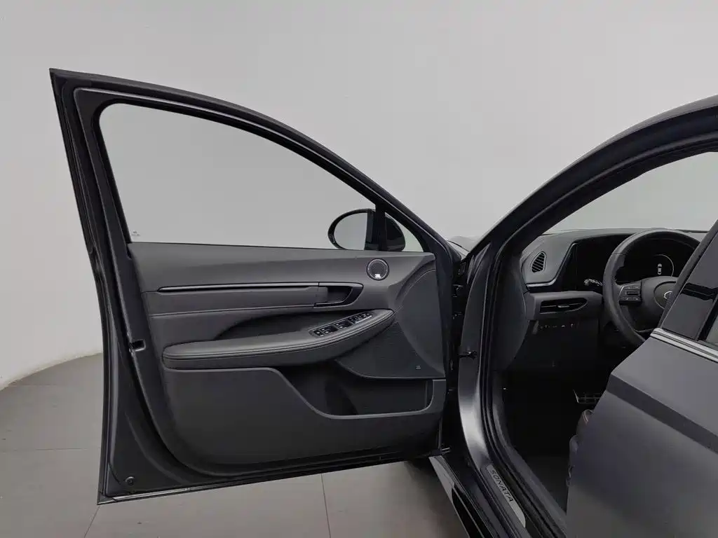 Hyundai Sonata — миниатюра 8