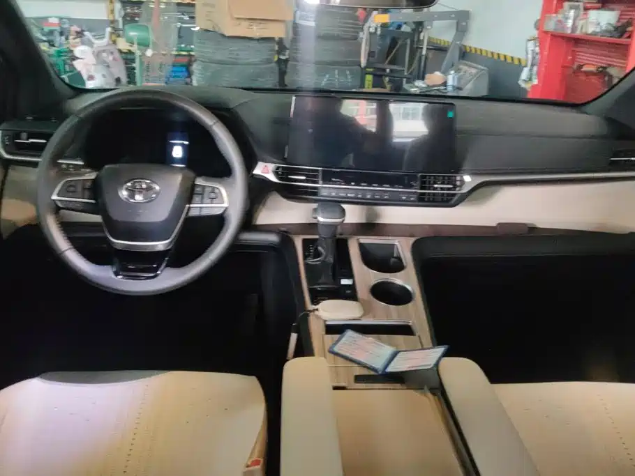 Toyota Sienna — миниатюра 12