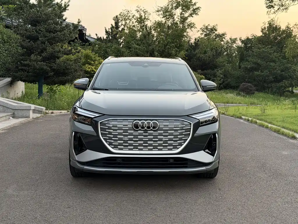 Audi Q4 e-tron — миниатюра 2
