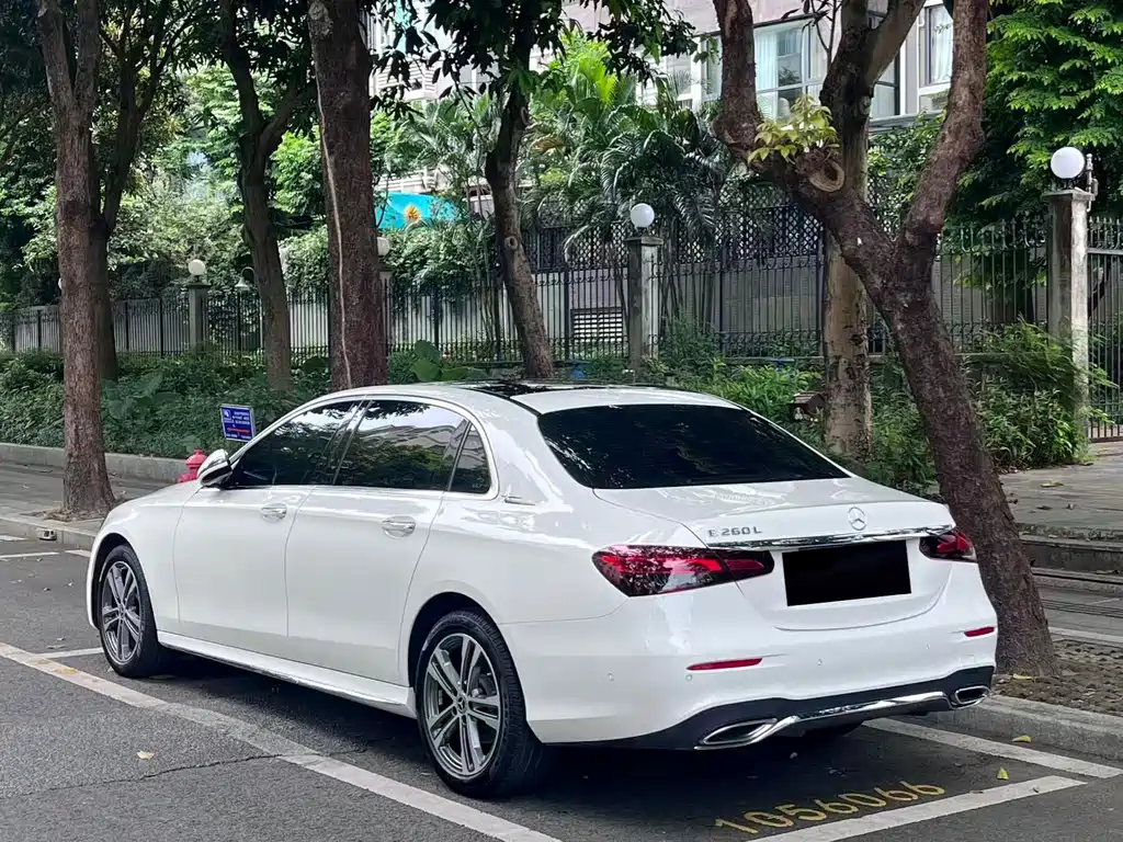 Mercedes-Benz E-Class — миниатюра 20