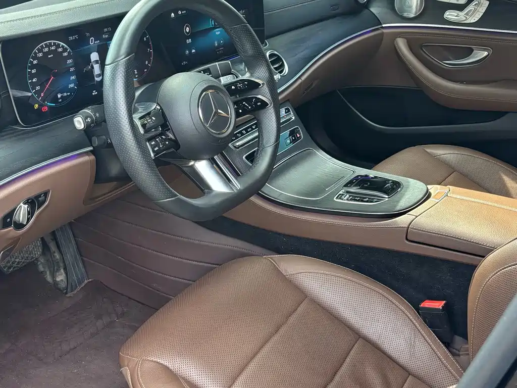 Mercedes-Benz E-Class — миниатюра 8