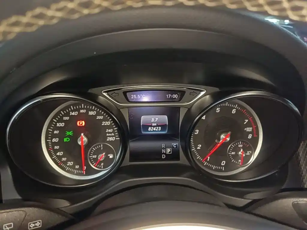 Mercedes-Benz GLA — миниатюра 12