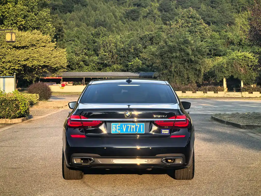 BMW 7 Series — миниатюра 32