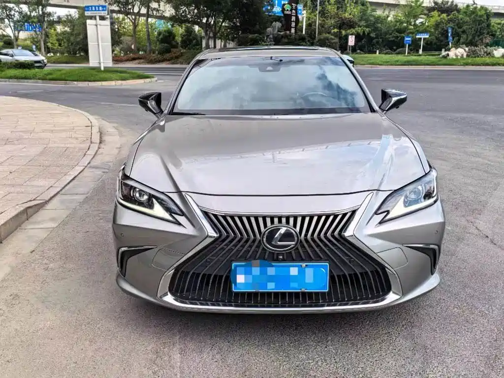 Lexus ES — миниатюра 7