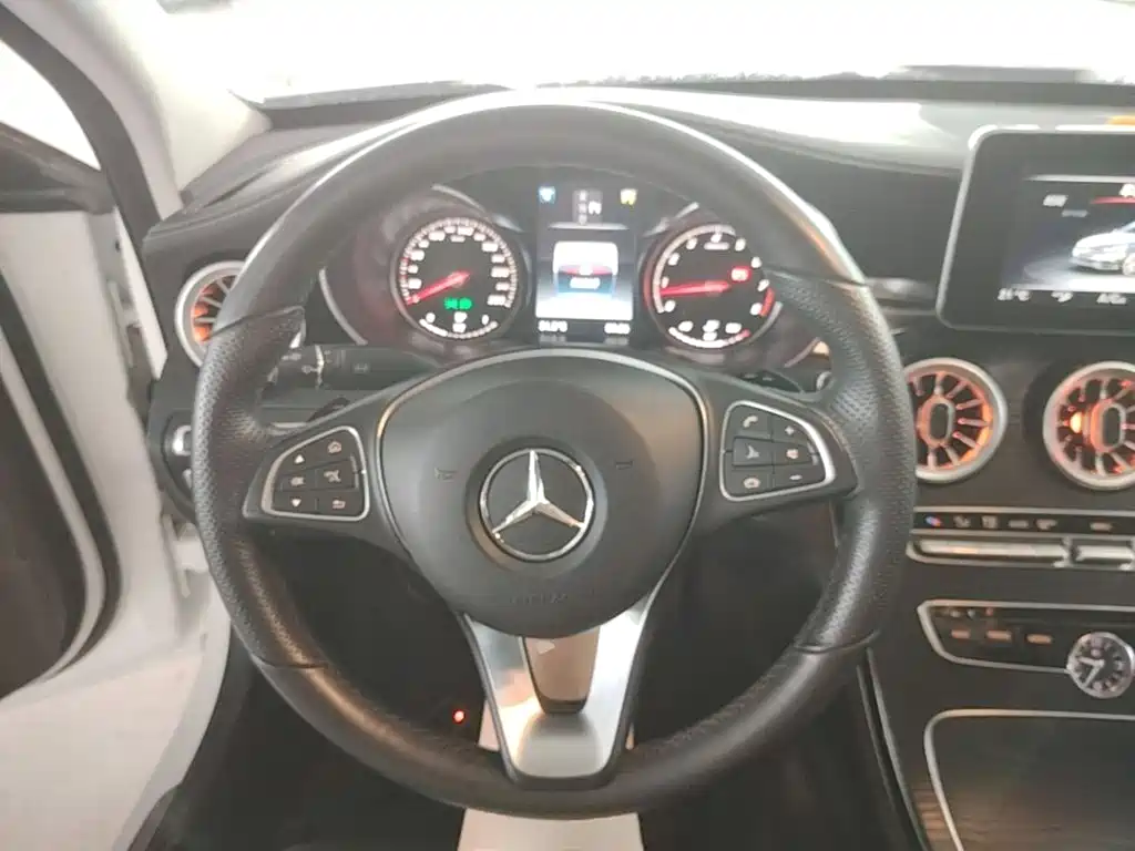 Mercedes-Benz C-Class — миниатюра 3