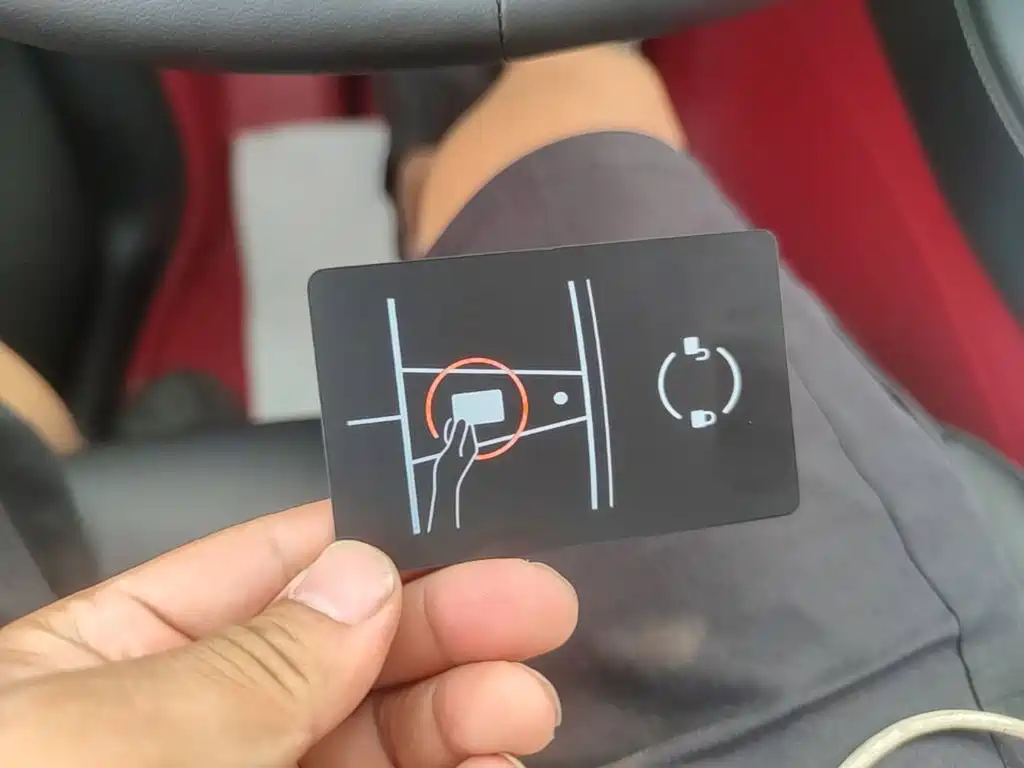 Tesla Model Y — миниатюра 9