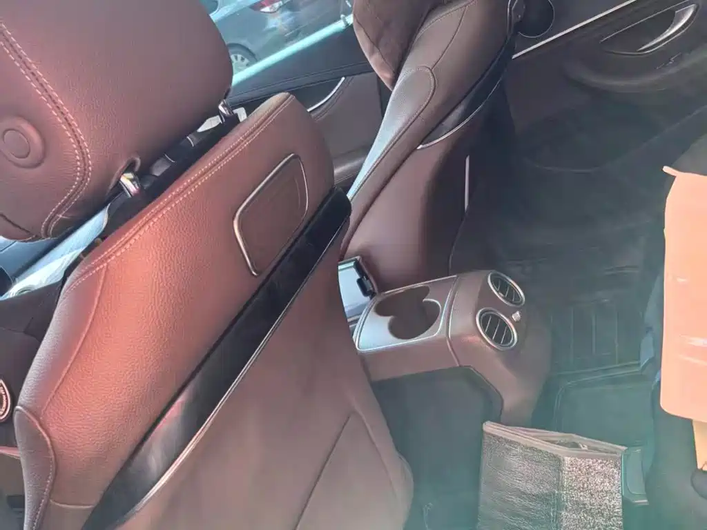 Mercedes-Benz E-Class — миниатюра 5