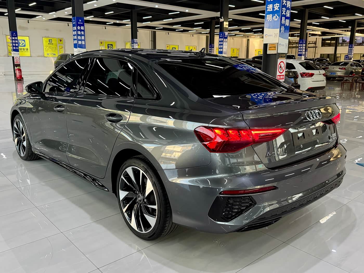 Audi A3 1.4 л 2023 г. Серебристо-серый, пробег 26000 км