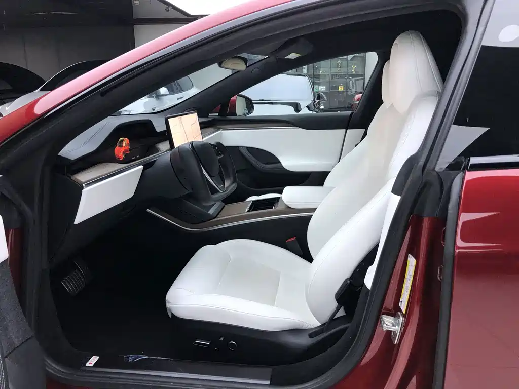 Tesla Model S — миниатюра 7