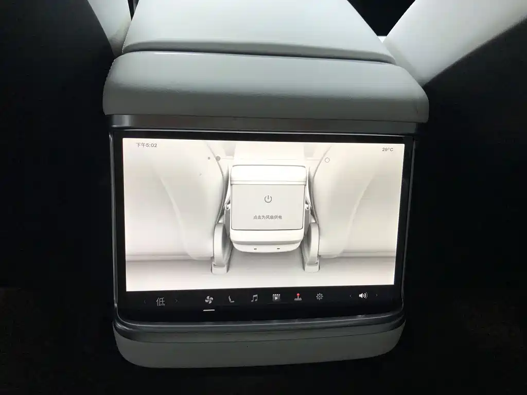 Tesla Model S — миниатюра 18