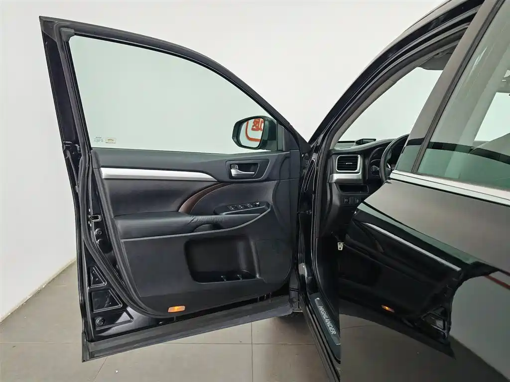 Toyota Highlander 2015 2.0T Luxury 7 мест