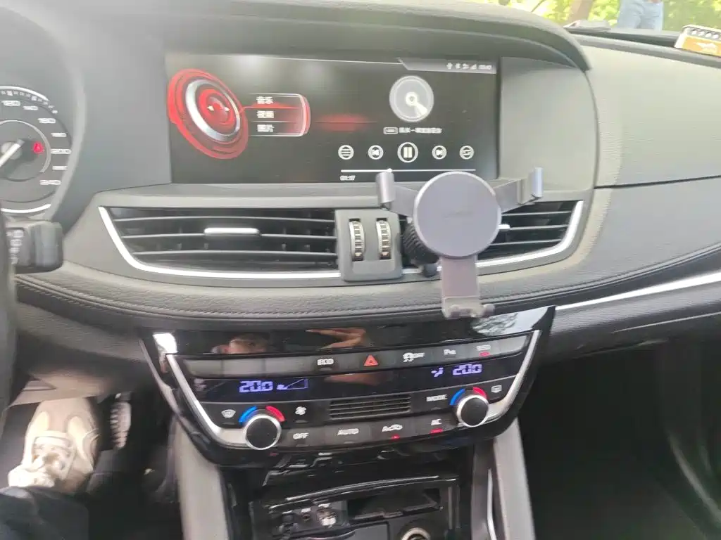 Borgward BX7 — миниатюра 9