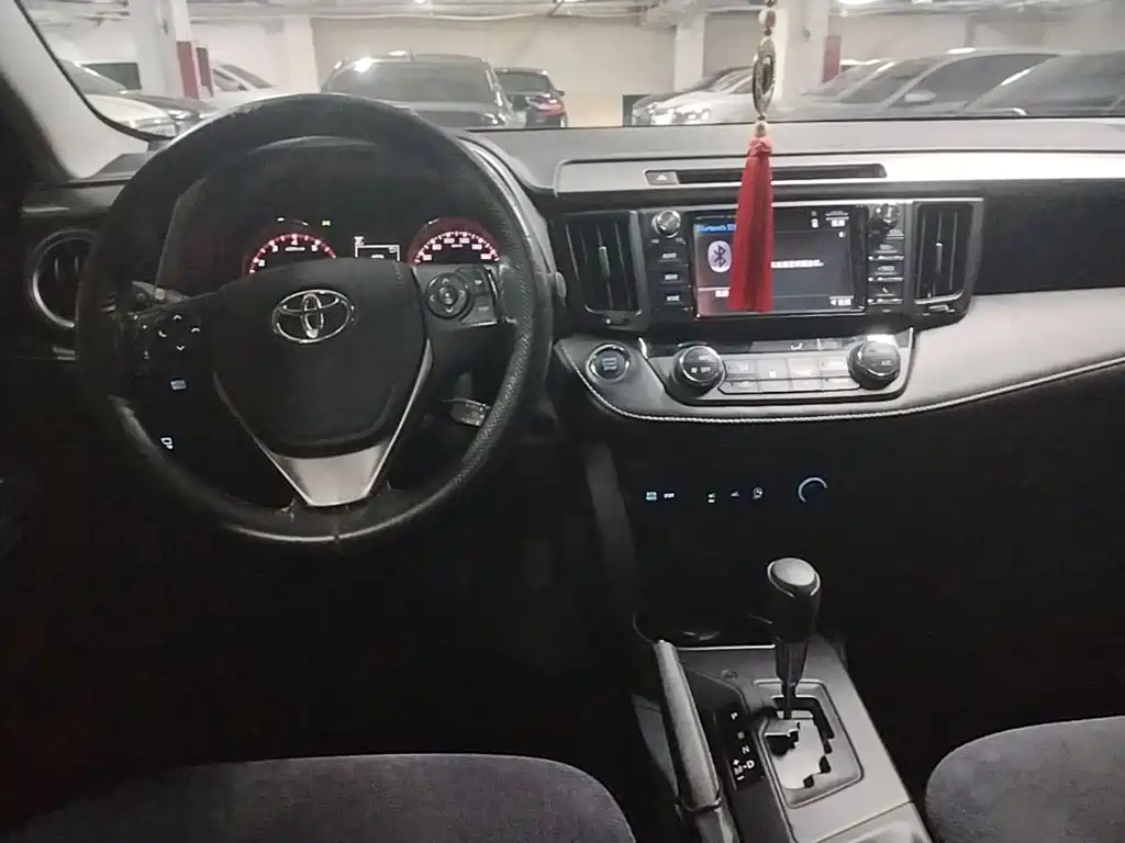 Toyota RAV4 — миниатюра 12