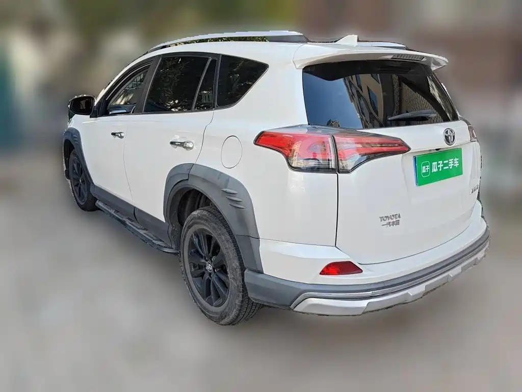 Toyota RAV4 — миниатюра 6