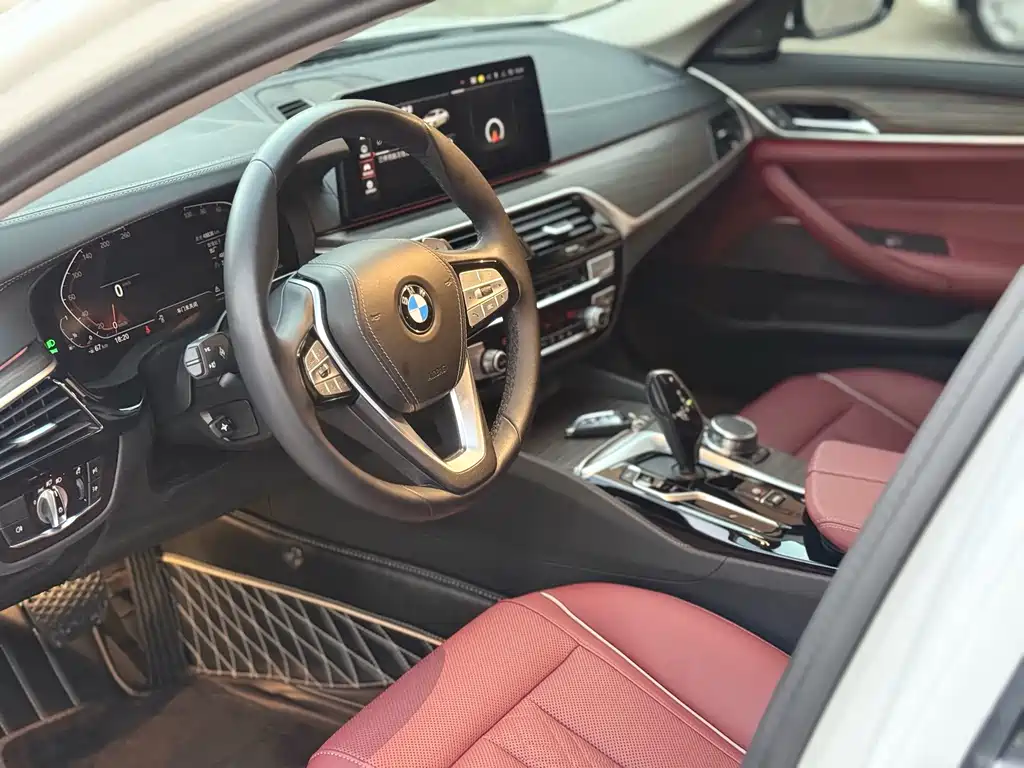 BMW 5 Series — миниатюра 4