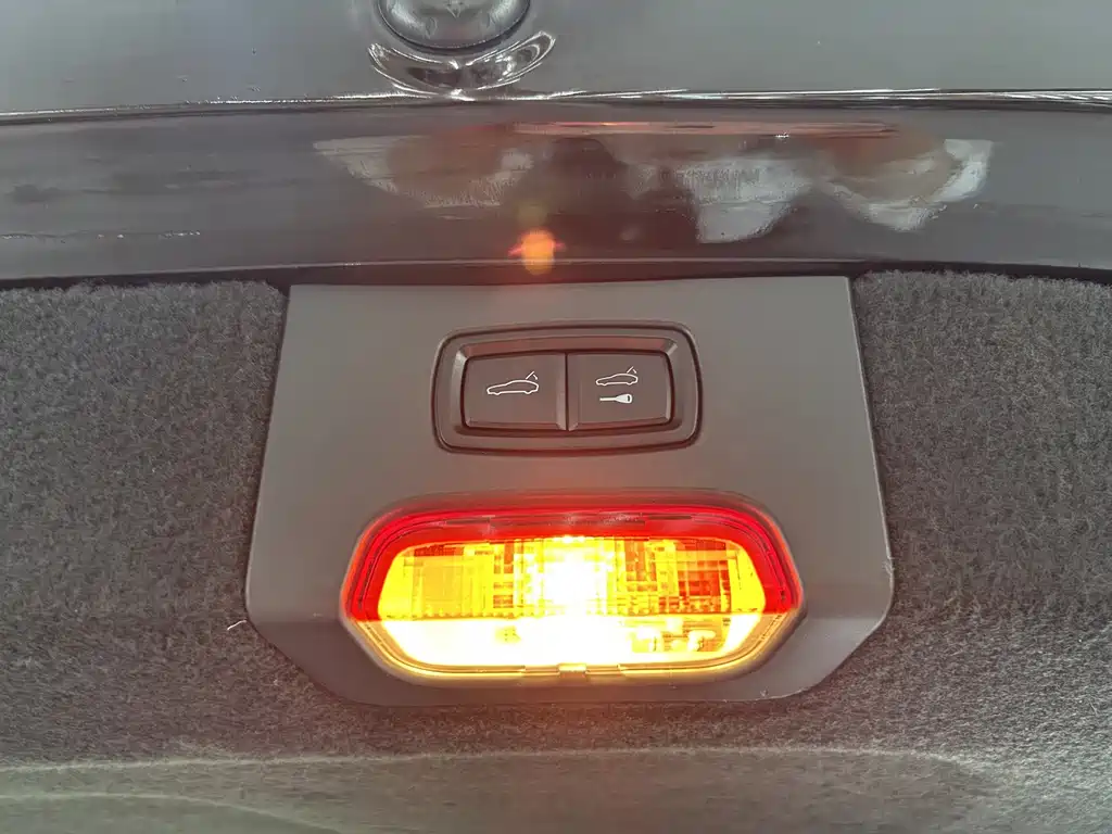 Porsche Cayenne — миниатюра 10