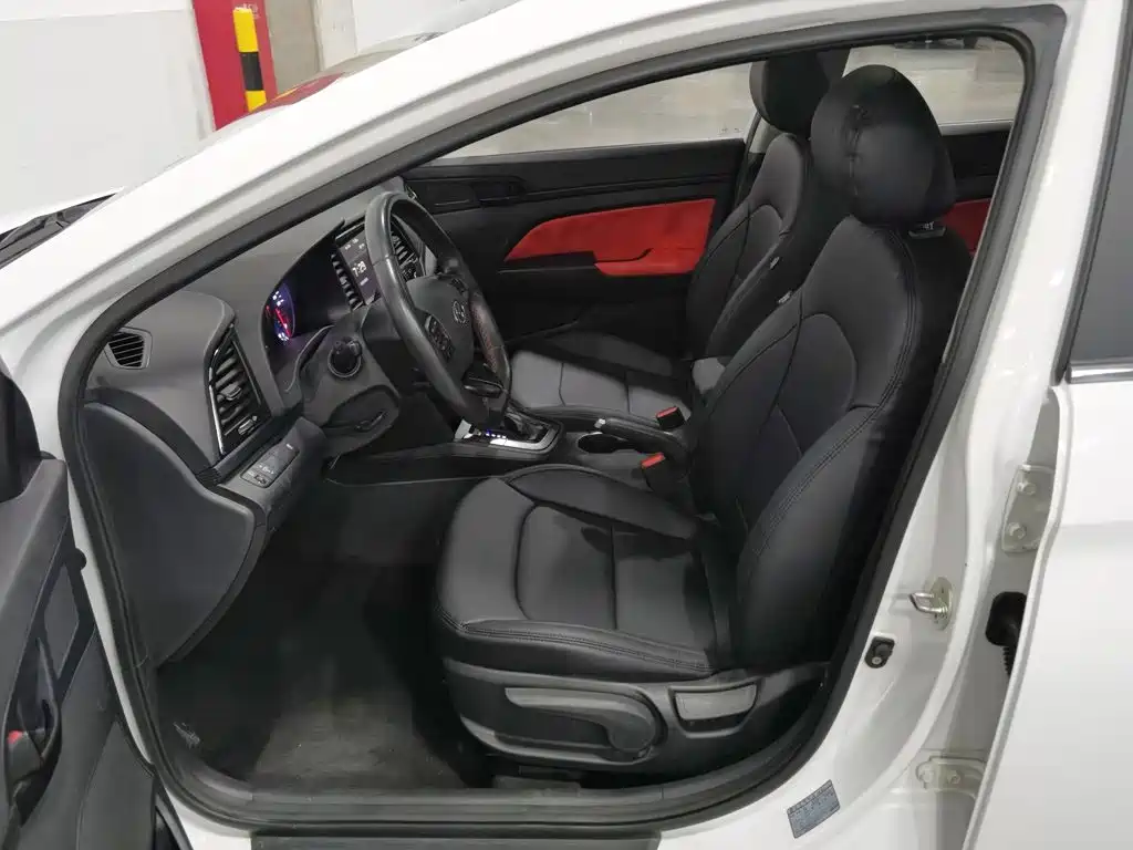 Hyundai Elantra — миниатюра 10