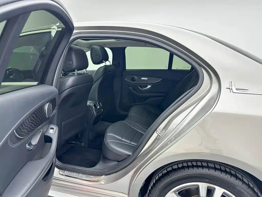 Mercedes-Benz C-Class — миниатюра 15