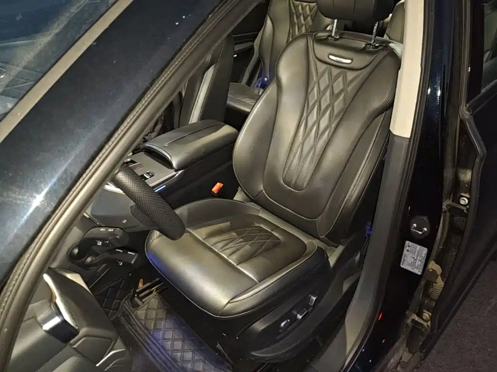 Hongqi Hongqi HS7 PHEV — миниатюра 15