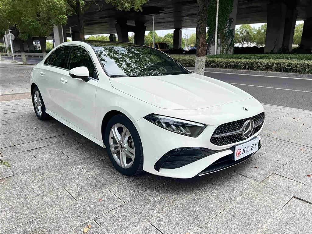 Mercedes-Benz A-Class 1.3 л 2024 г. Белый, пробег 35000 км