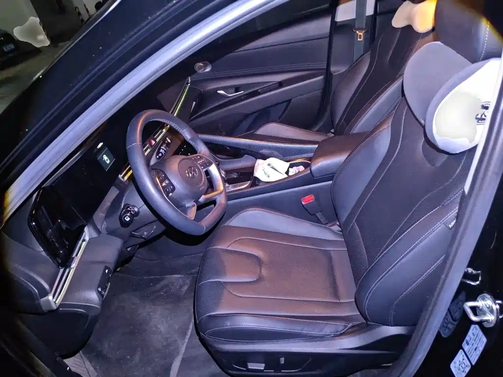 Hyundai Elantra — миниатюра 8