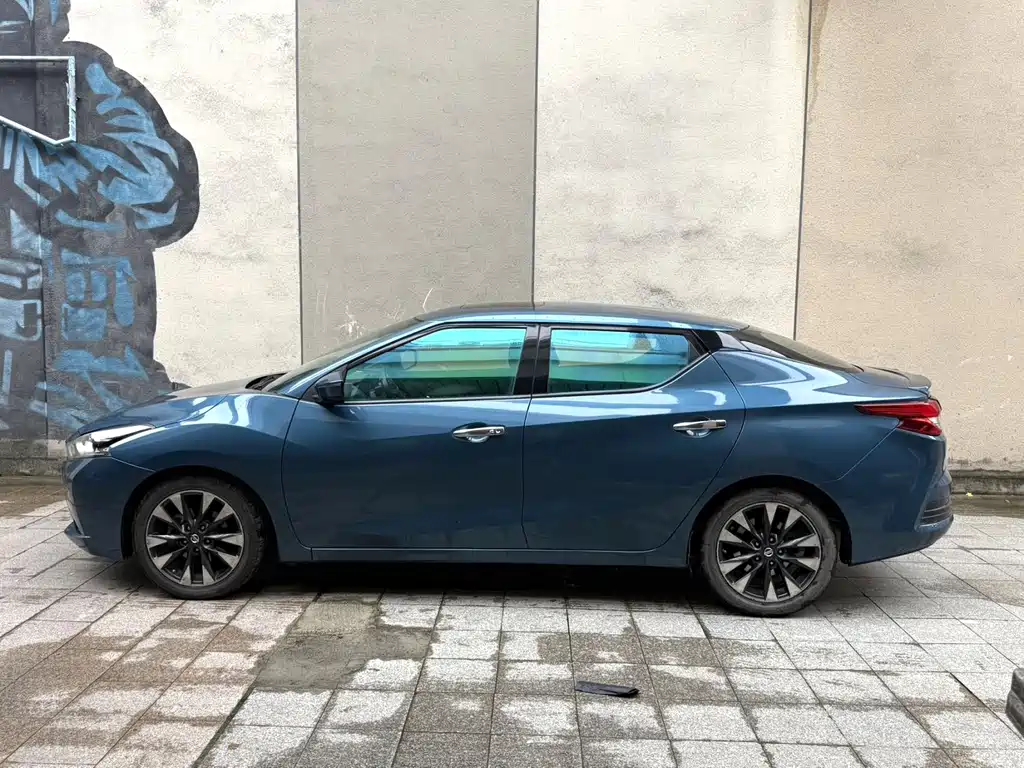 Nissan Bluebird — миниатюра 4