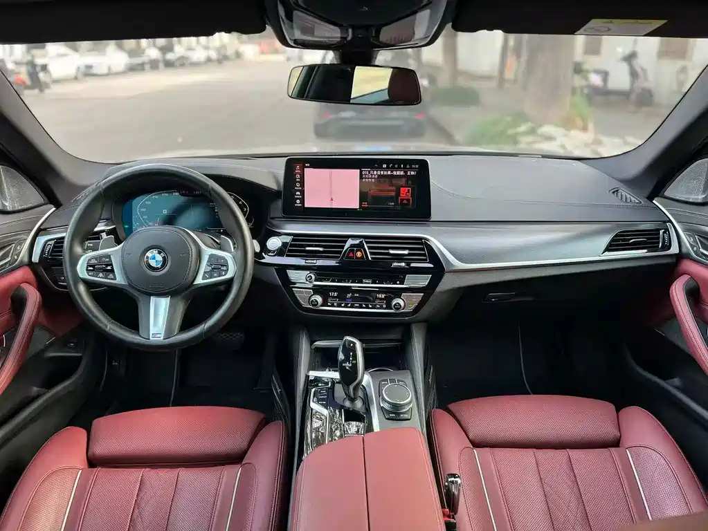 BMW 5 Series 2022 — фото 9
