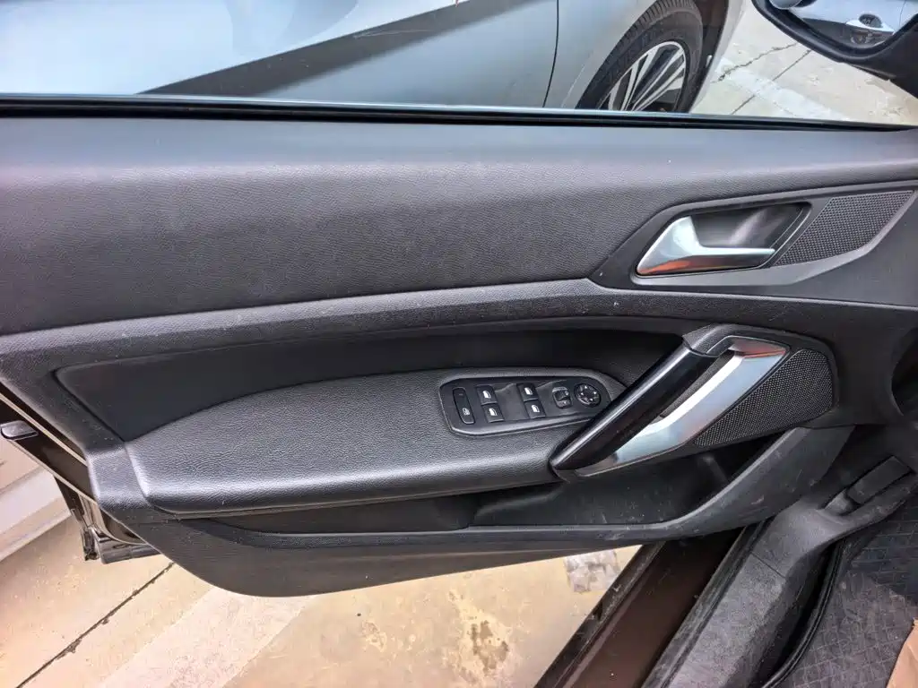 Peugeot 408 — миниатюра 6