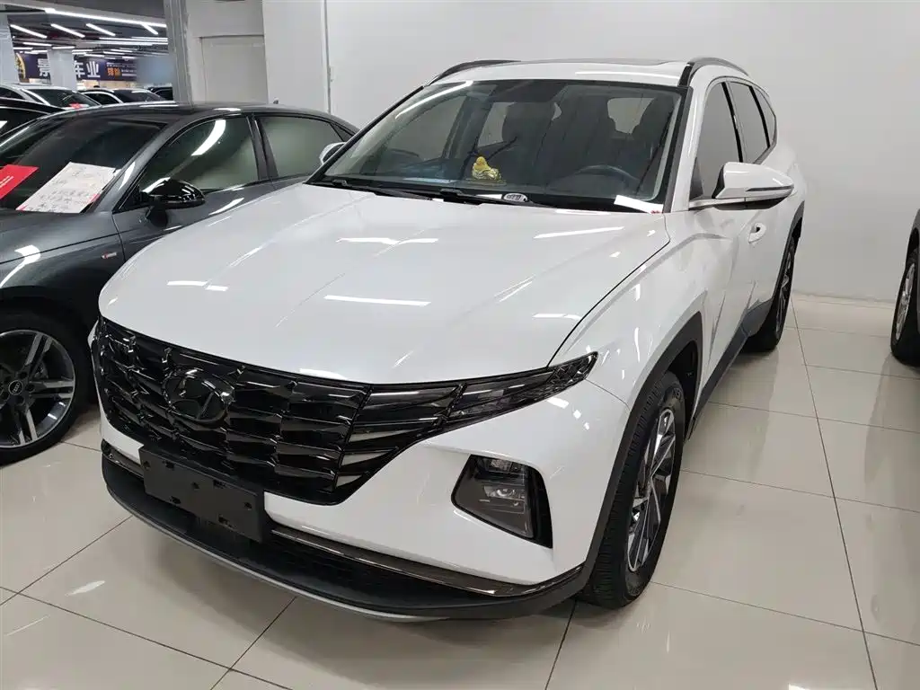 MODERN TUCSON