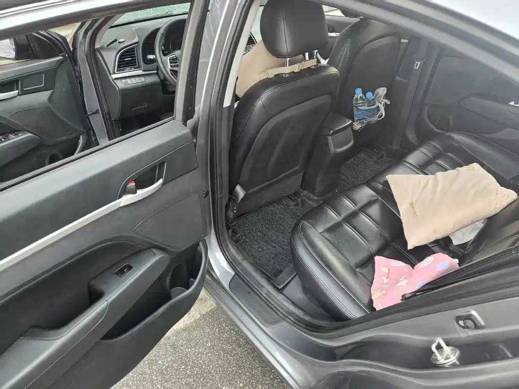 Hyundai Elantra — миниатюра 4