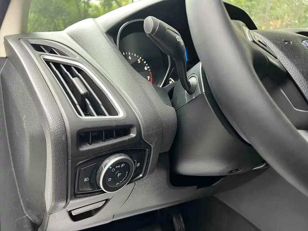 Ford Focus — миниатюра 10