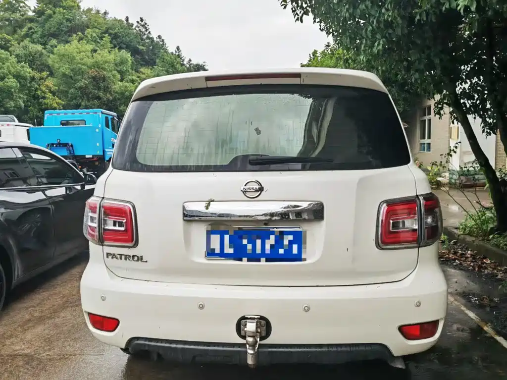 Nissan Patrol — миниатюра 3