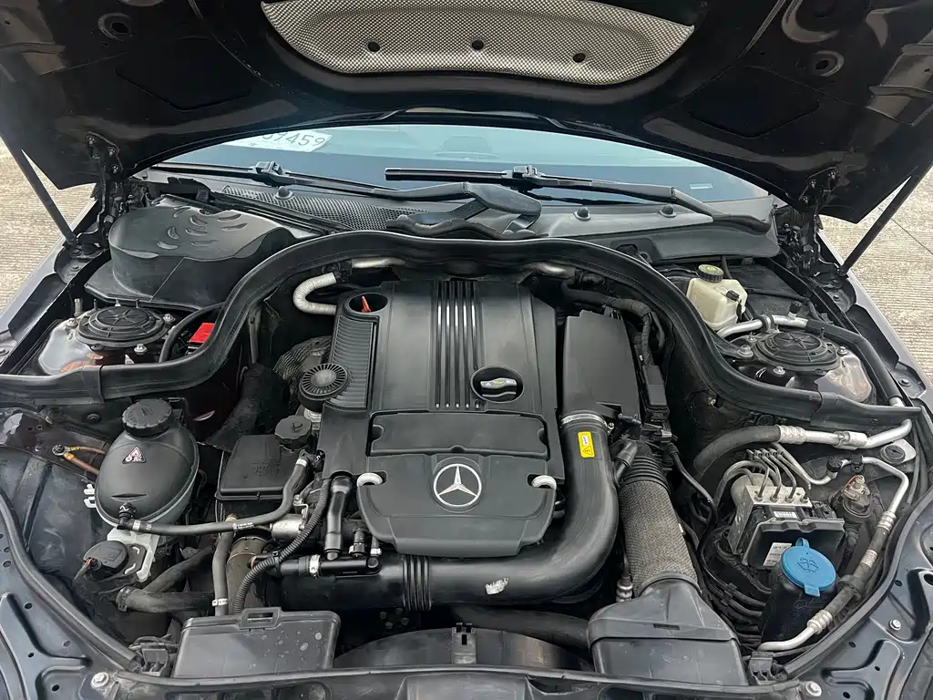 Mercedes-Benz E-Class (Import) — миниатюра 4