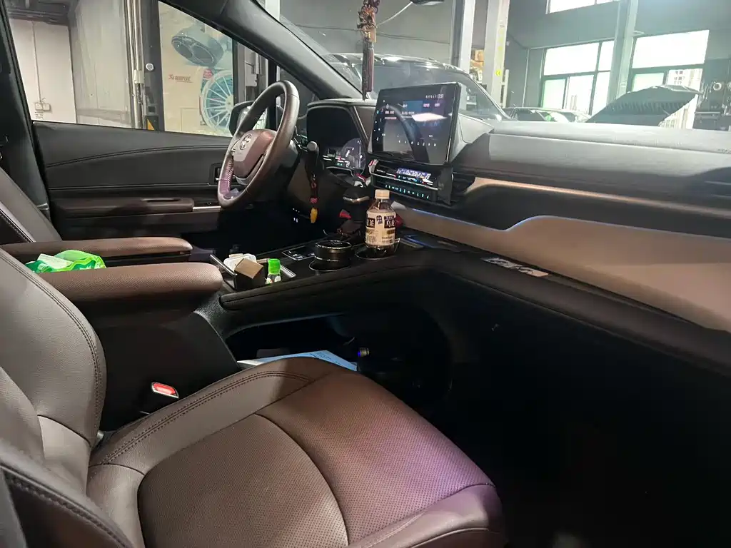 Toyota Granvia — миниатюра 8