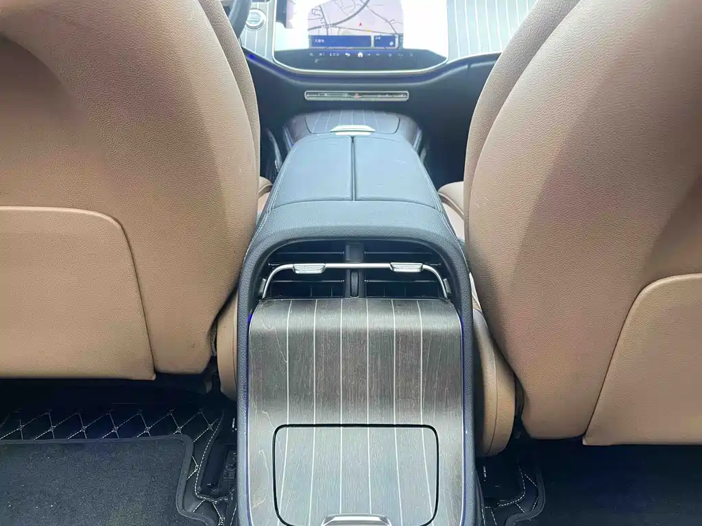 Mercedes-Benz E-Class — миниатюра 8