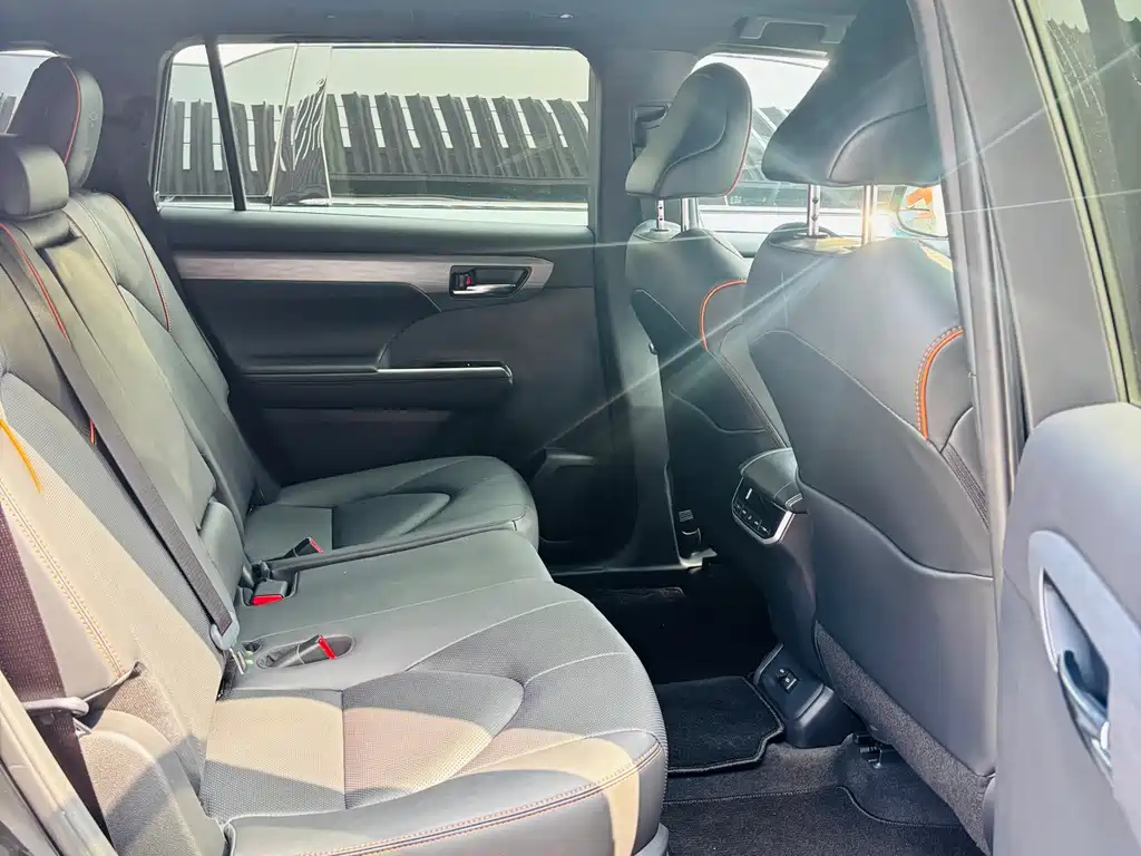 Toyota Crown Kluger — миниатюра 4