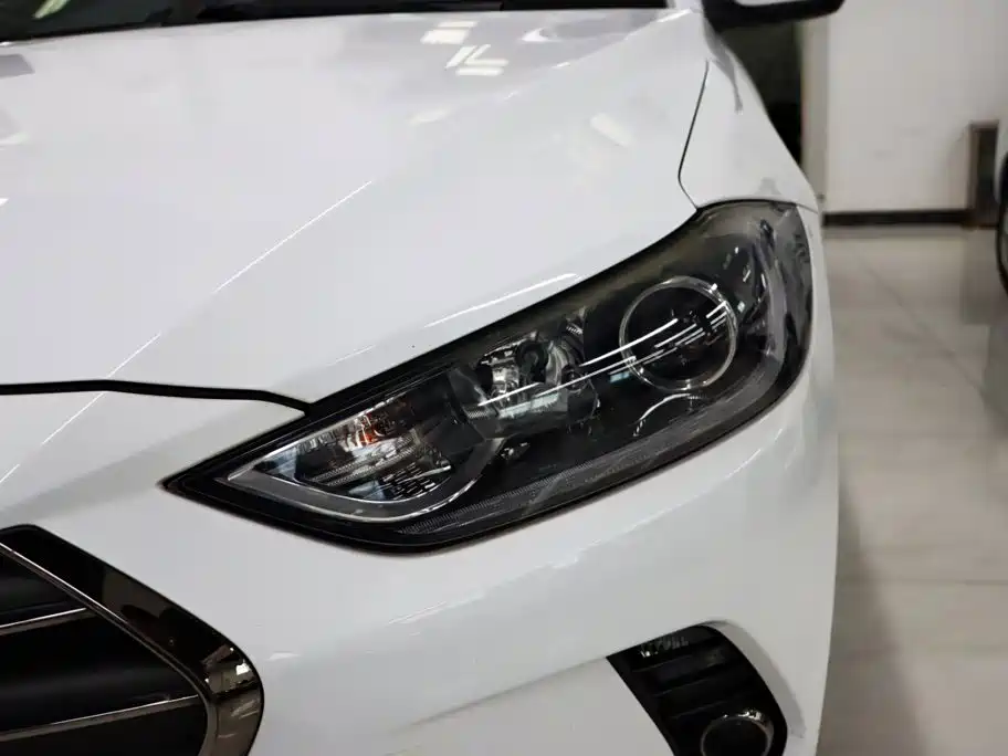 Hyundai Elantra — миниатюра 8