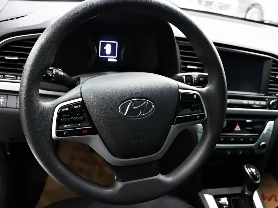 Hyundai Elantra — миниатюра 14