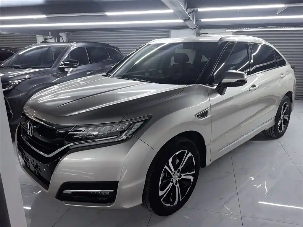 HONDA UR V