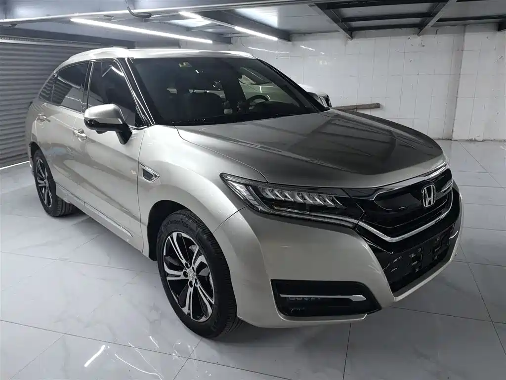 HONDA UR V