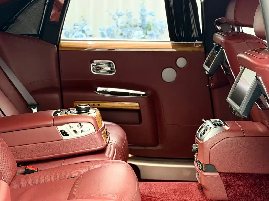 Rolls-Royce Ghost — миниатюра 10