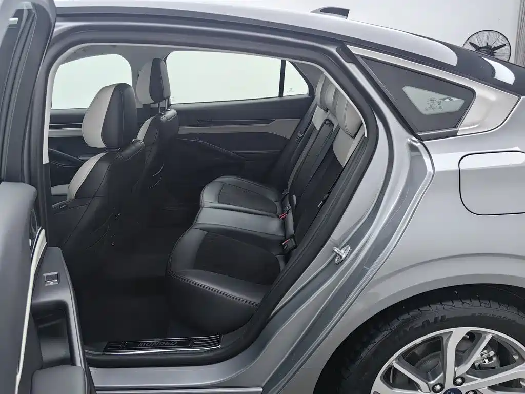 Ford Mondeo — миниатюра 15