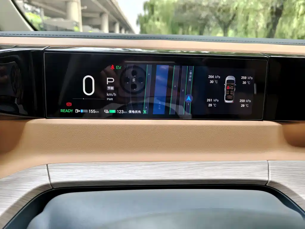 GAC Motor 传祺E8 PHEV — миниатюра 16