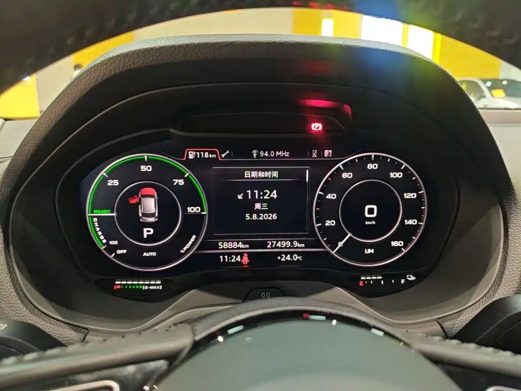 Audi Q2L e-tron — миниатюра 8
