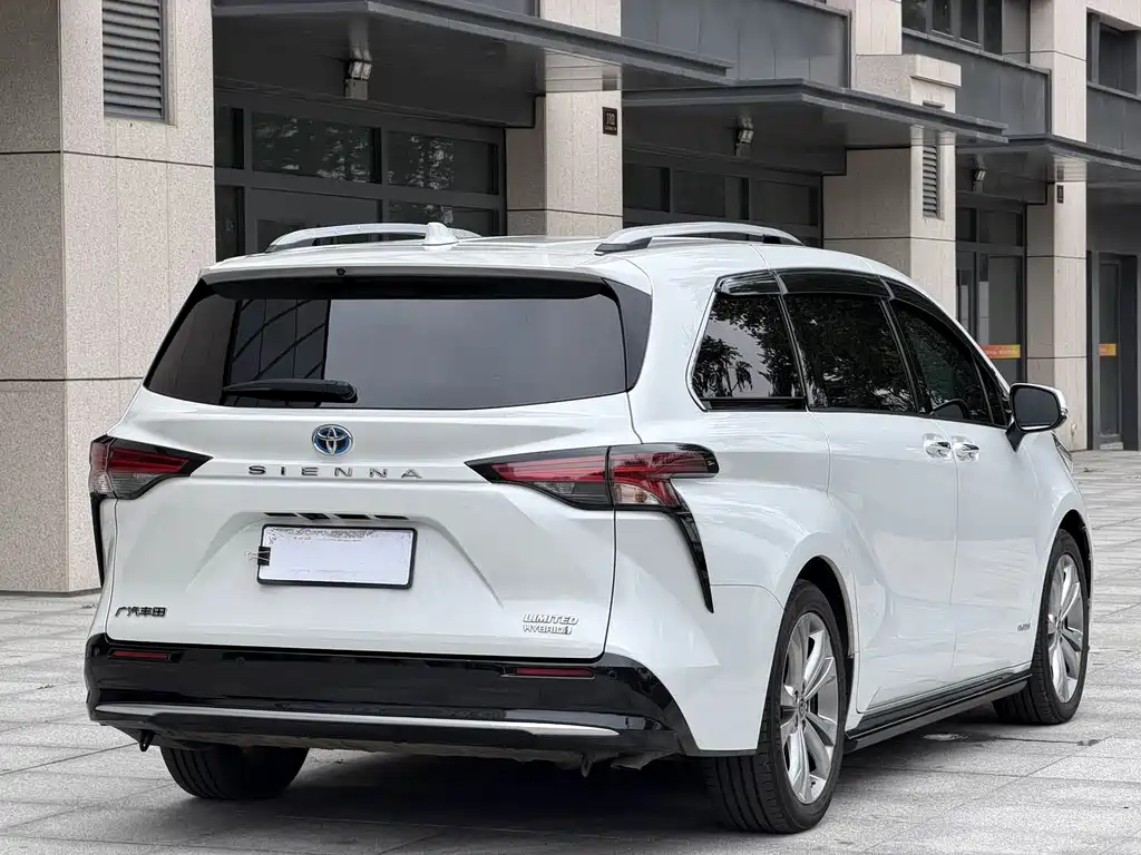 Toyota Sienna — миниатюра 6