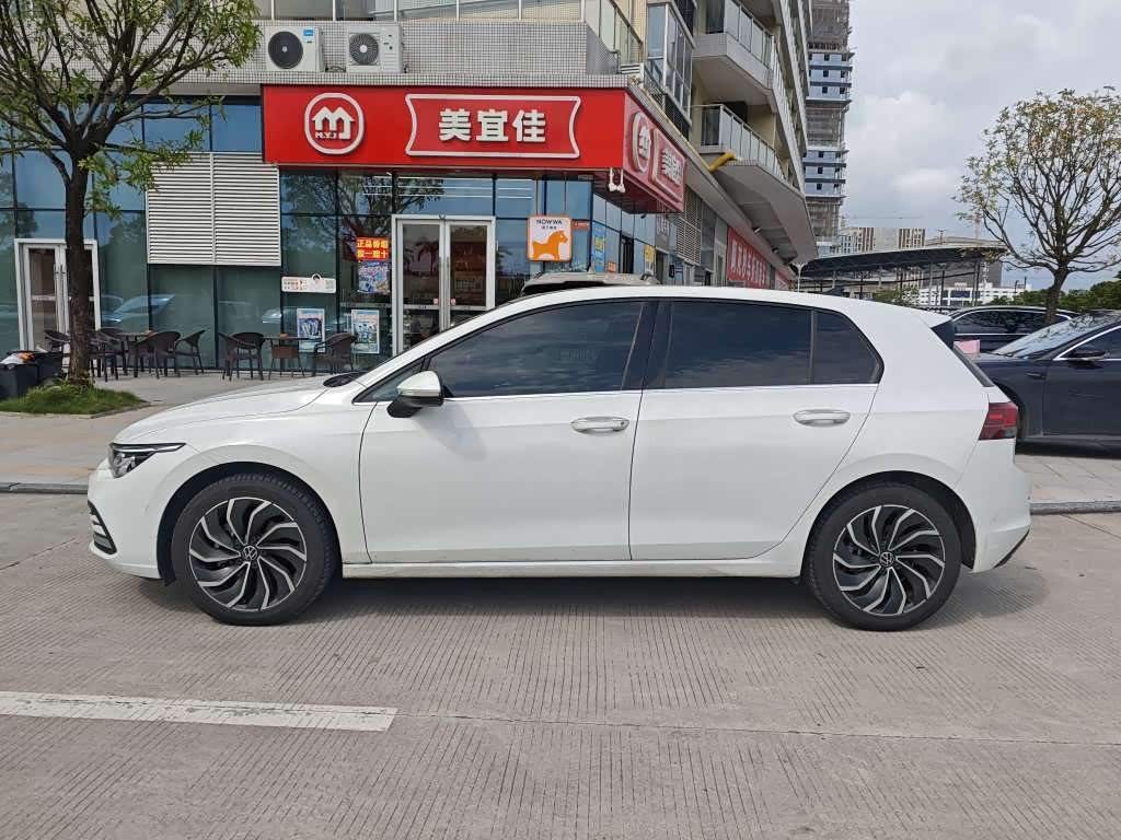 Volkswagen Golf 1.4 л 2025 г. Белый, пробег 8000 км