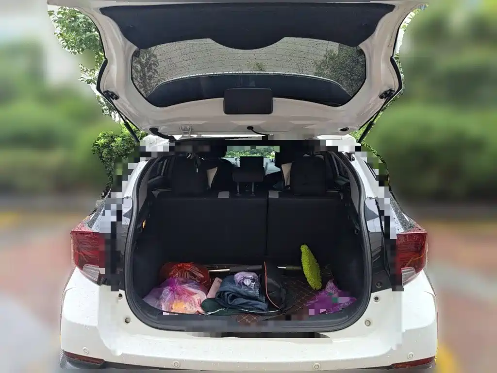 Toyota Yaris L — миниатюра 10