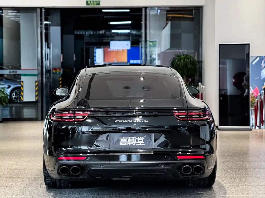 PORSCHE PANAMERA