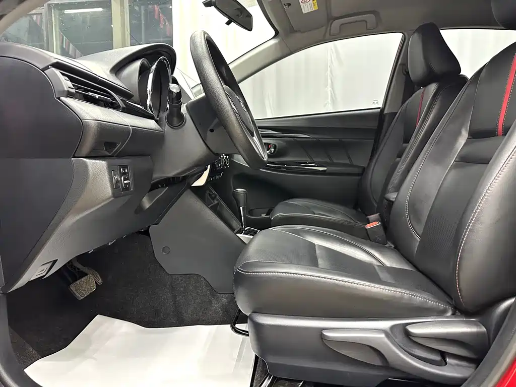 Toyota Yaris L — миниатюра 7